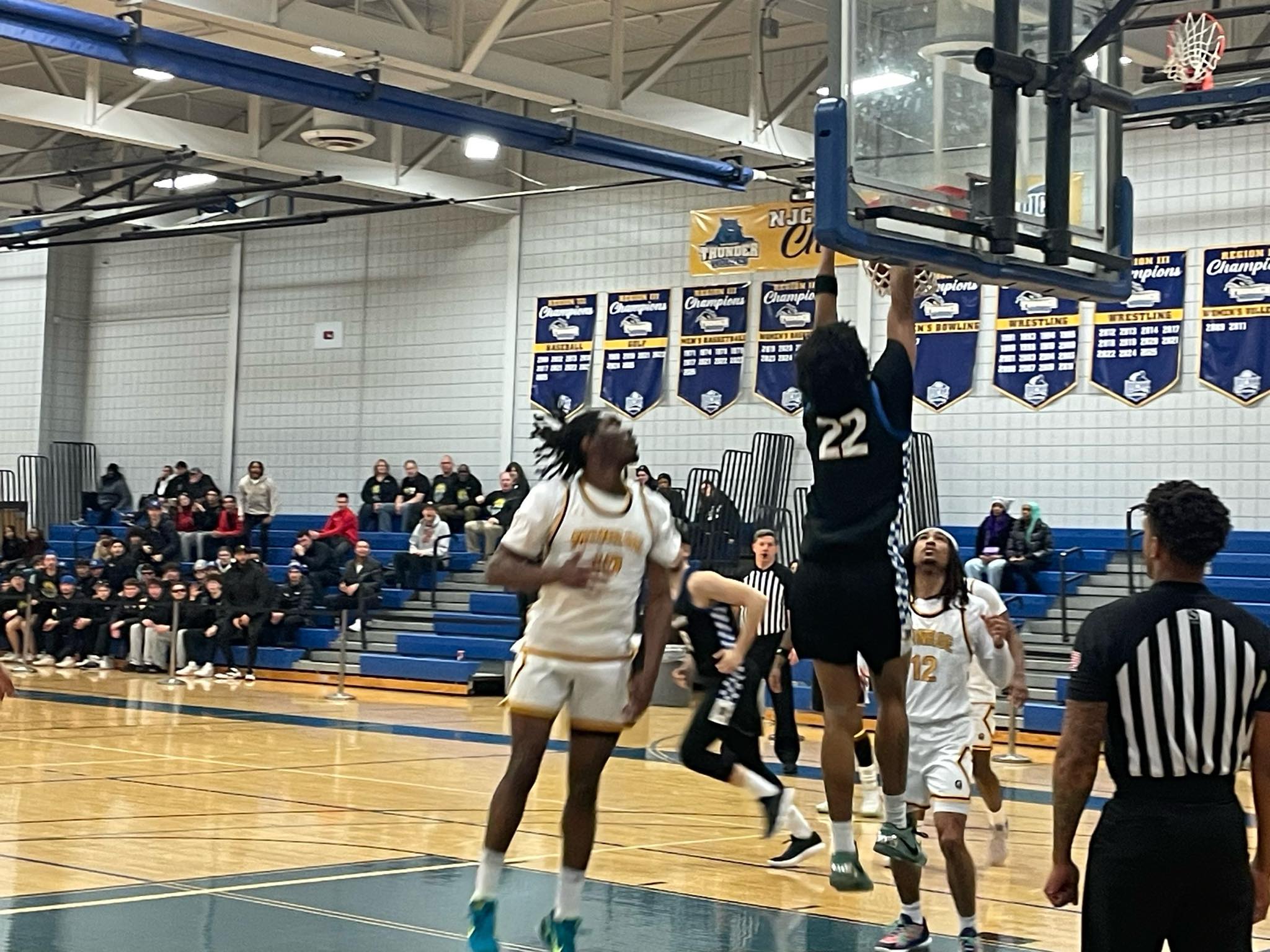 Thunderwolves defeat Monroe CC on &ldquo;Blackout Night,&rdquo; Beilein records win No. 350 in overtime thriller Wednesday