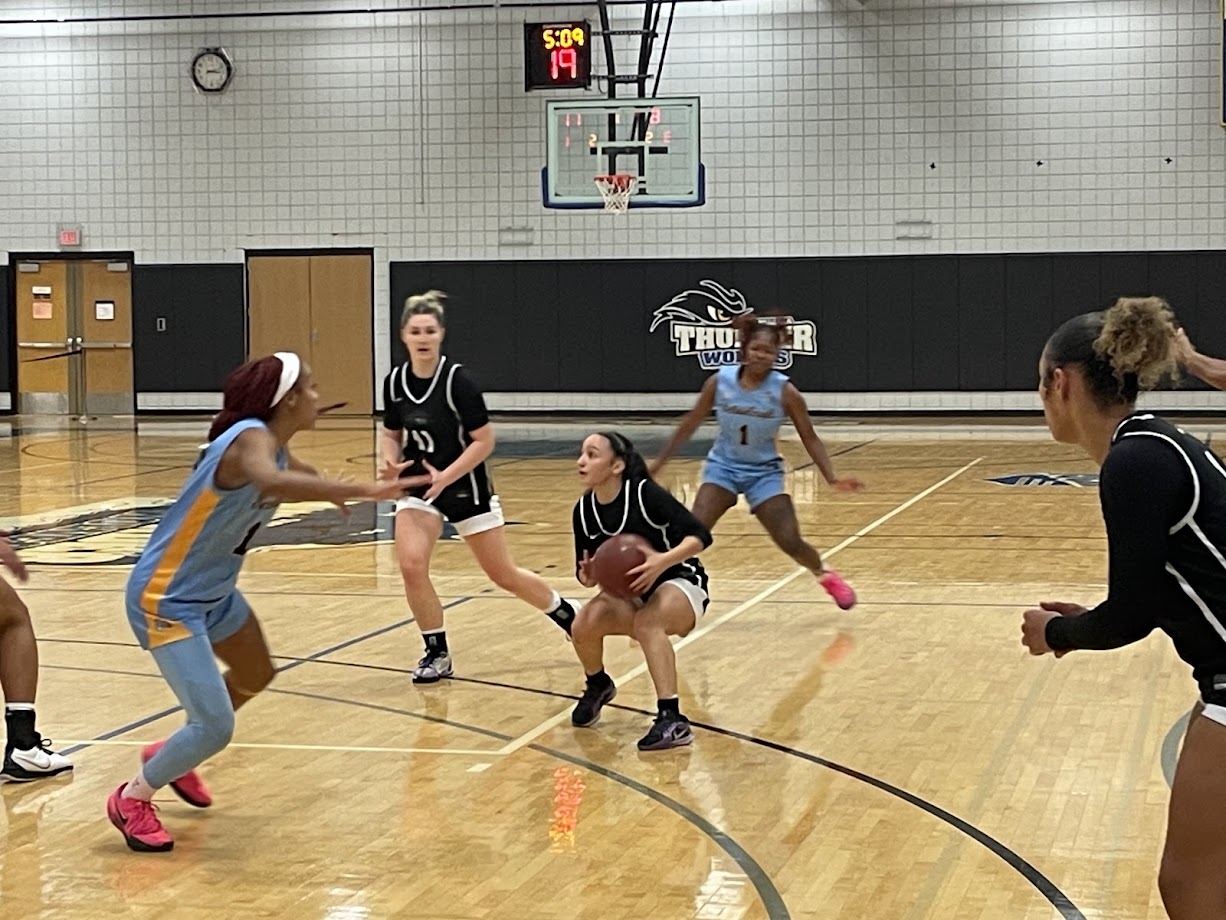 Karabetsos scores 500th career point, T'Wolves post 10th win of season at Lakeland